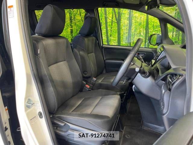 Toyota VOXY 2018-10 289367-8