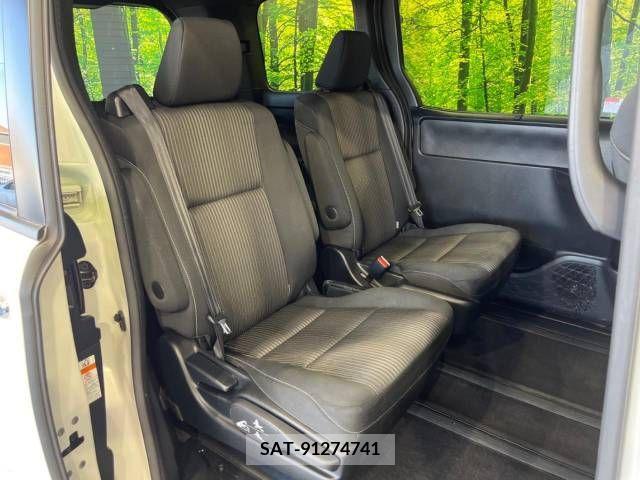 Toyota VOXY 2018-10 289367-9