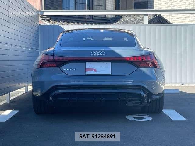 Audi E-TRON 2022-08 216665-4