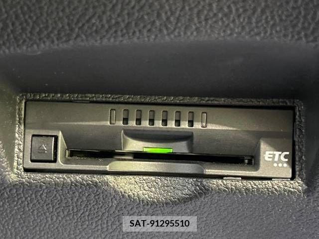Toyota PRIUS 2018-05 322302-6