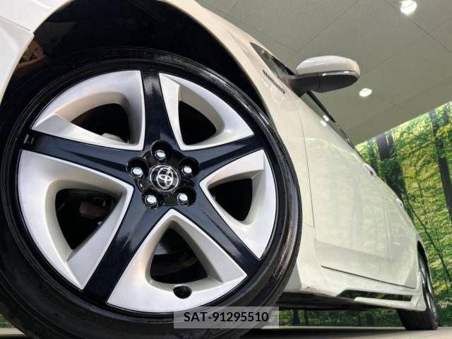 Toyota PRIUS 2018-05 322302-12