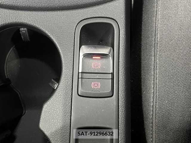 Audi Q3 2015-04 213893-6