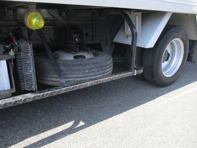 Mitsubishi CANTER 2016-05 17848-11
