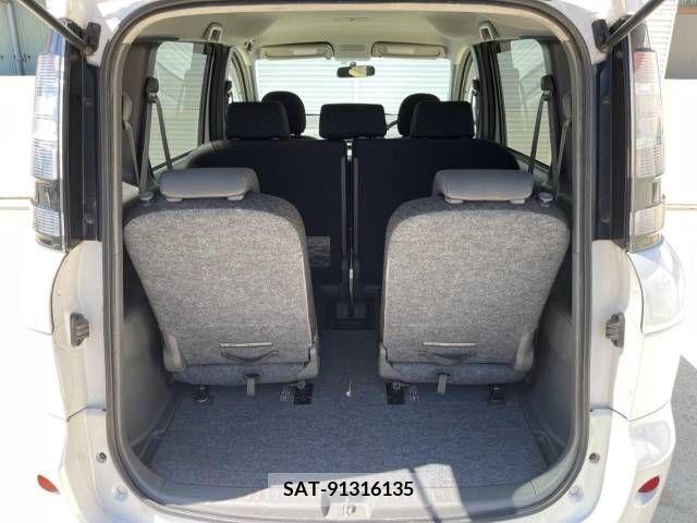 Toyota SIENTA 2011-11 251593-9