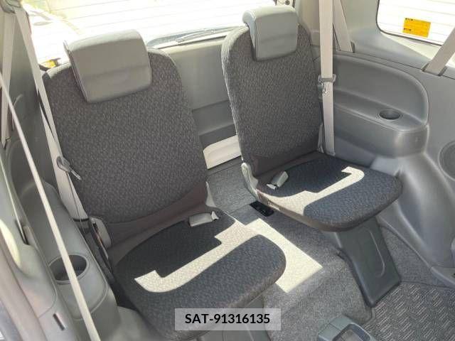Toyota SIENTA 2011-11 251593-8