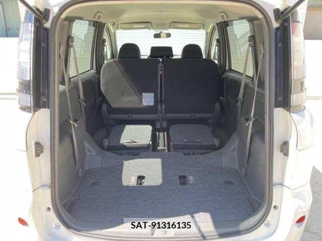 Toyota SIENTA 2011-11 251593-10