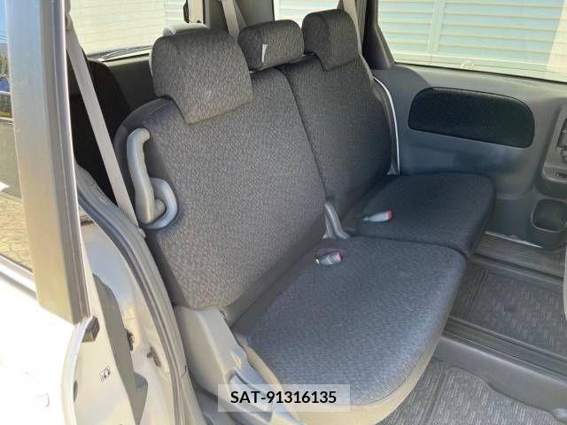Toyota SIENTA 2011-11 251593-7