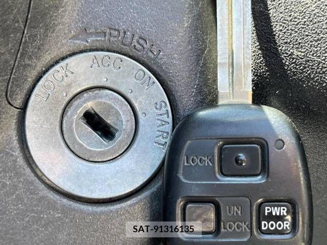 Toyota SIENTA 2011-11 251593-5