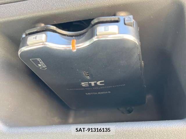 Toyota SIENTA 2011-11 251593-4