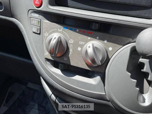 Toyota SIENTA 2011-11 251593-2
