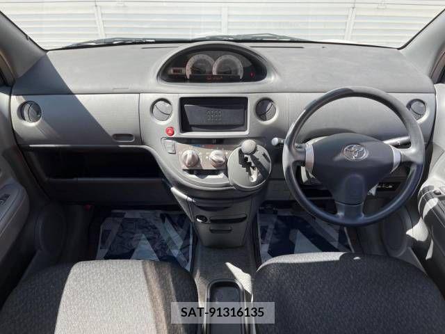 Toyota SIENTA 2011-11 251593-1
