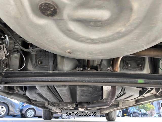 Toyota SIENTA 2011-11 251593-16