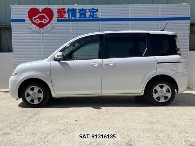Toyota SIENTA 2011-11 251593-19