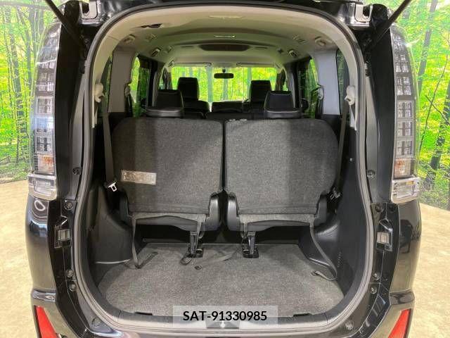 Toyota VOXY 2015-10 289146-11