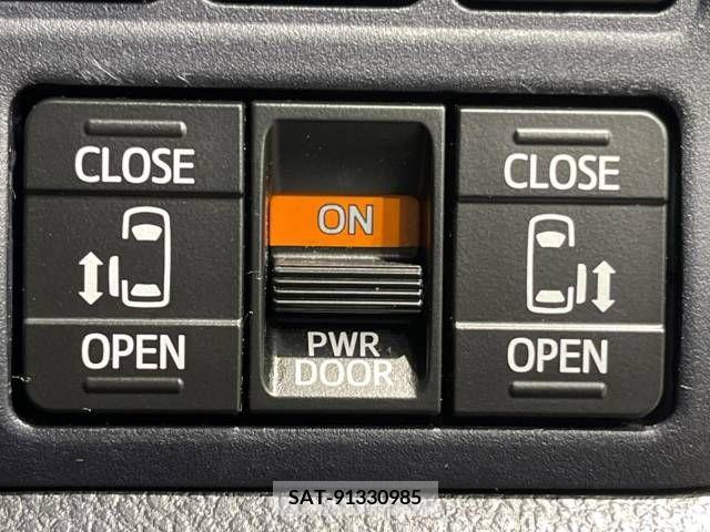 Toyota VOXY 2015-10 289146-3