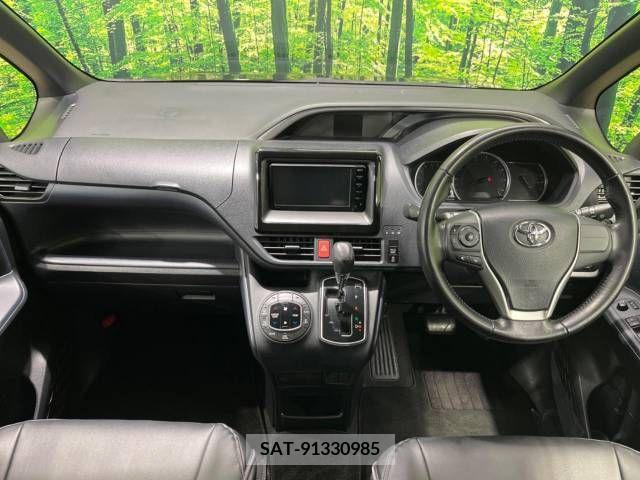 Toyota VOXY 2015-10 289146-1