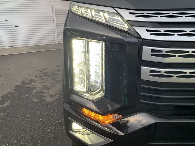Mitsubishi DELICA D5 2022-10 28133-13