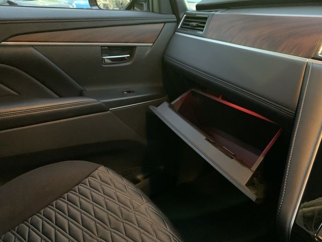 Mitsubishi DELICA D5 2022-10 28133-28