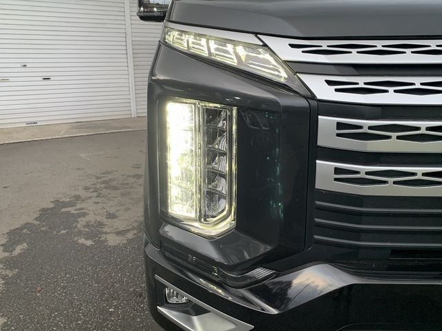 Mitsubishi DELICA D5 2022-10 28133-12