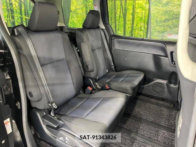 Toyota VOXY 2014-09 337522-9