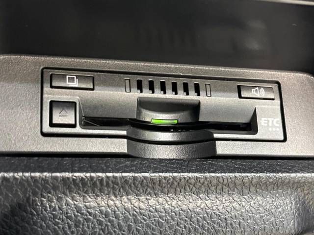 Toyota VOXY 2018-04 181078-5