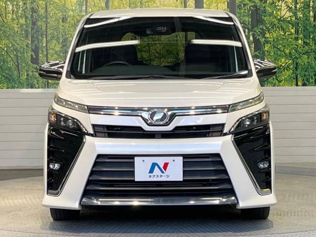Toyota VOXY 2018-04 181078-15