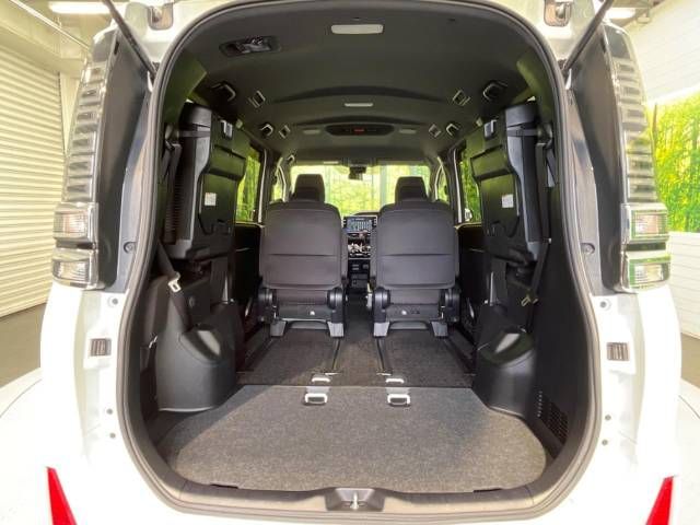 Toyota VOXY 2018-04 181078-11