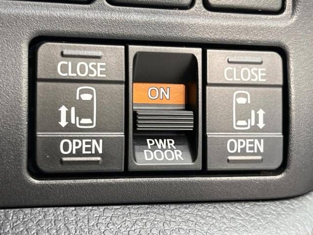 Toyota VOXY 2018-04 181078-3