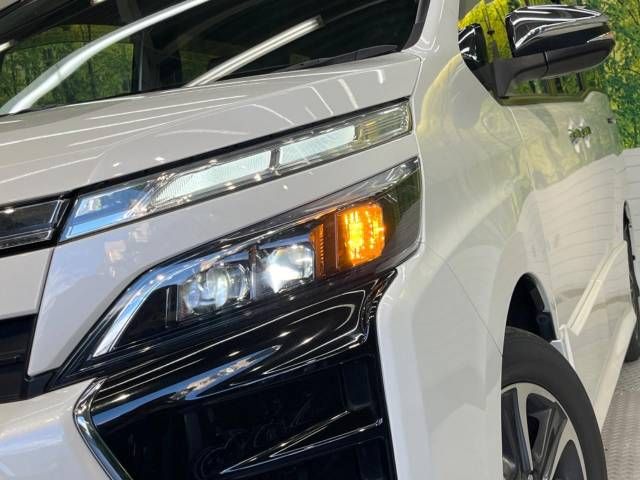 Toyota VOXY 2018-04 181078-13