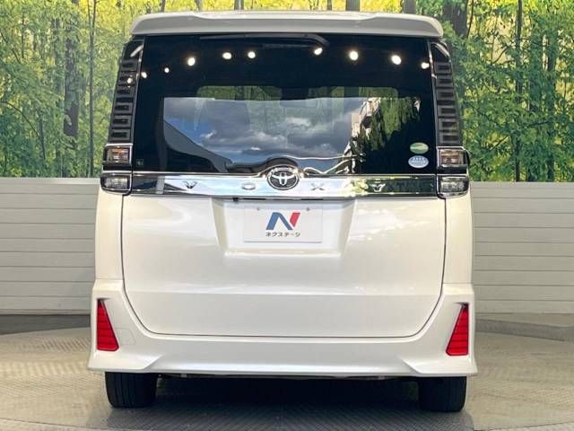Toyota VOXY 2018-04 181078-16