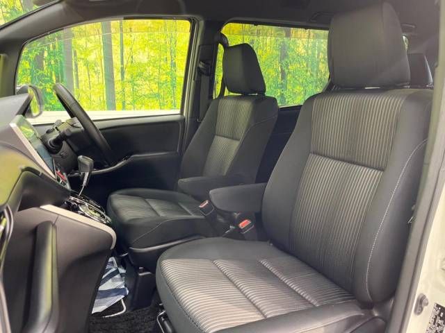 Toyota VOXY 2018-04 181078-9