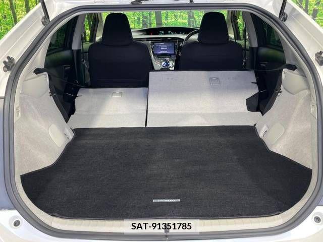 Toyota PRIUS 2013-11 281759-9
