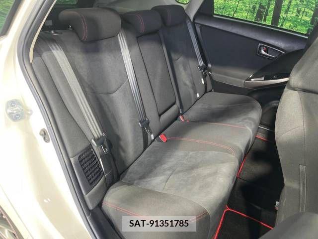 Toyota PRIUS 2013-11 281759-8