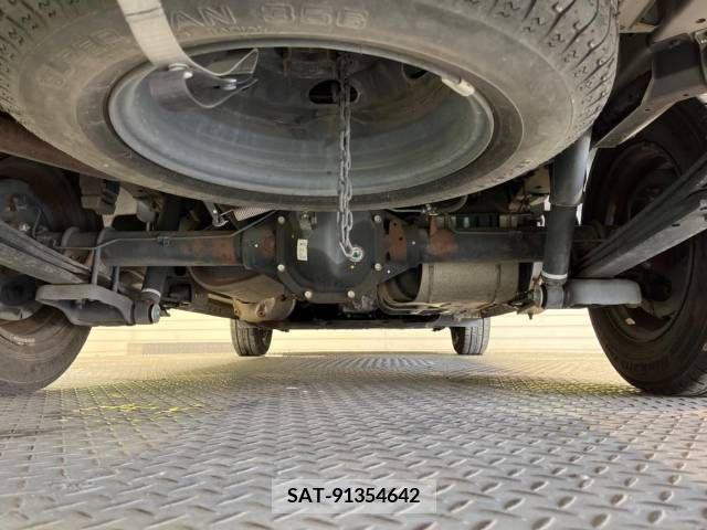 Nissan NV350 Caravan 2016-07 317428-19
