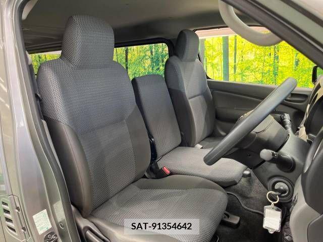 Nissan NV350 Caravan 2016-07 317428-9