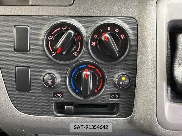 Nissan NV350 Caravan 2016-07 317428-8