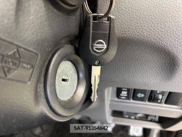 Nissan NV350 Caravan 2016-07 317428-4