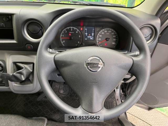 Nissan NV350 Caravan 2016-07 317428-11