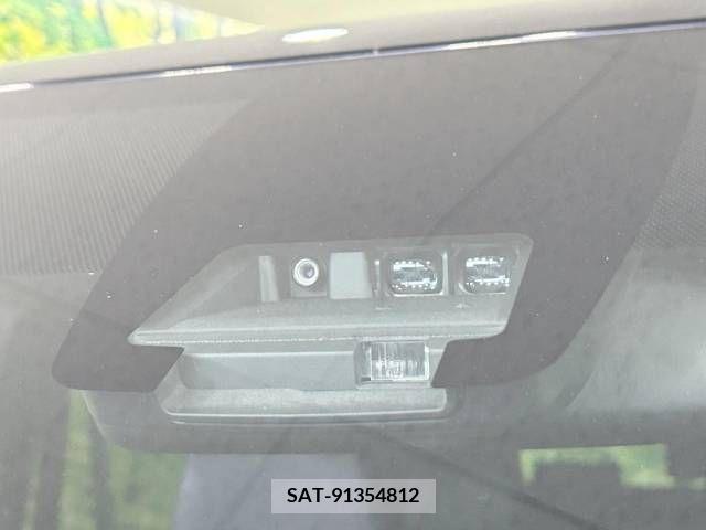 Toyota NOAH 2016-11 392814-5