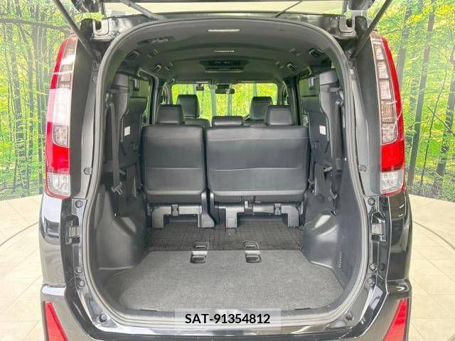 Toyota NOAH 2016-11 392814-10