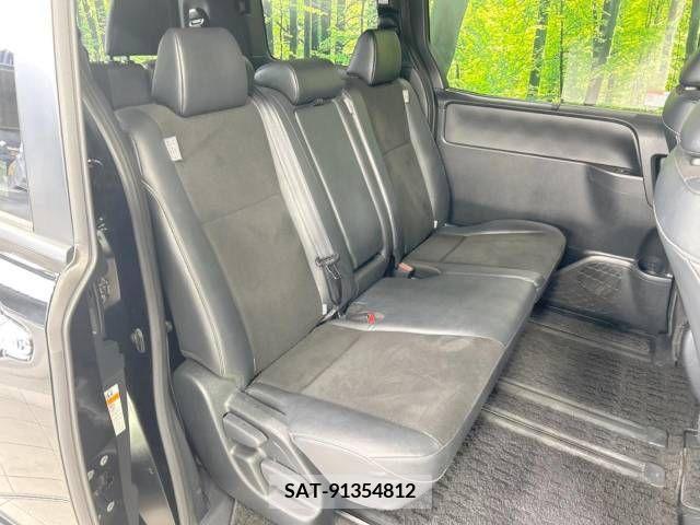 Toyota NOAH 2016-11 392814-8