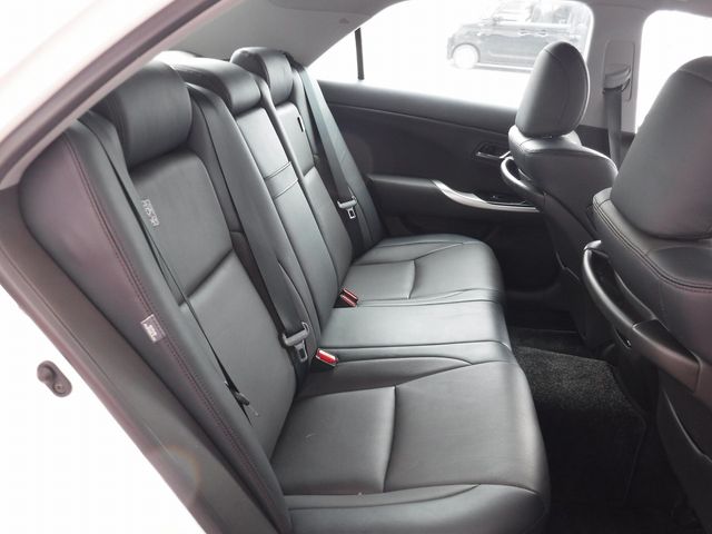 Toyota CROWN SEDAN 2013-04 23983-11