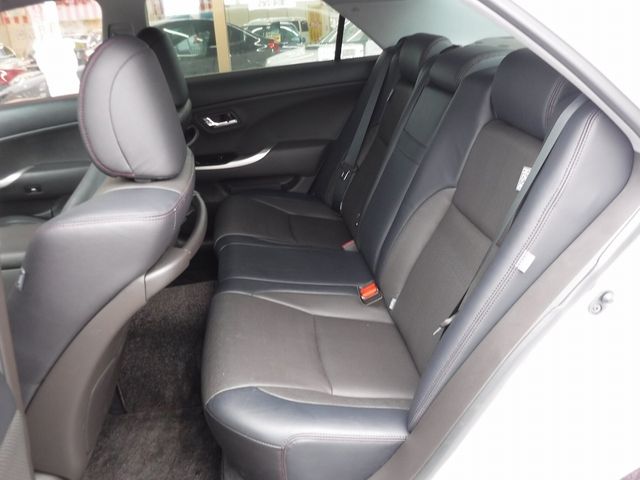 Toyota CROWN SEDAN 2013-04 23983-12