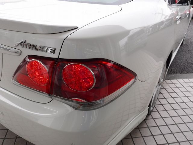 Toyota CROWN SEDAN 2013-04 23983-4