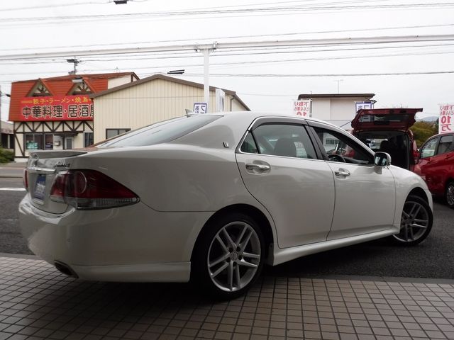 Toyota CROWN SEDAN 2013-04 23983-2
