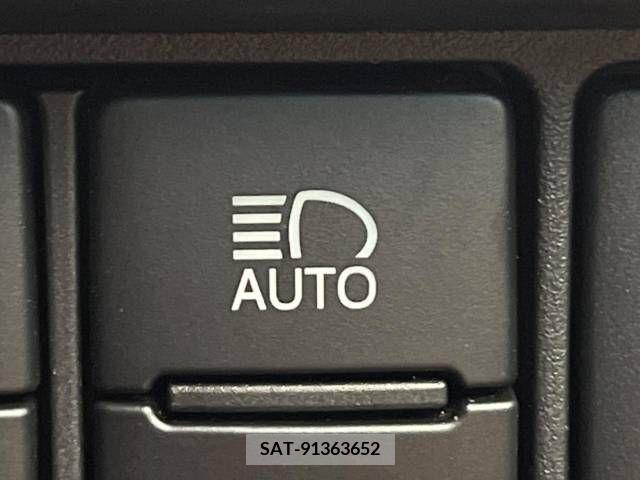 Toyota VOXY 2018-03 321713-5