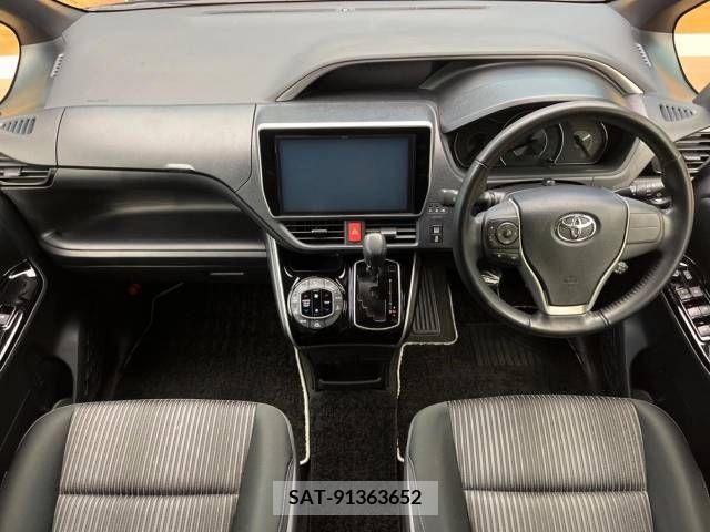 Toyota VOXY 2018-03 321713-1