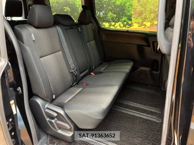 Toyota VOXY 2018-03 321713-9