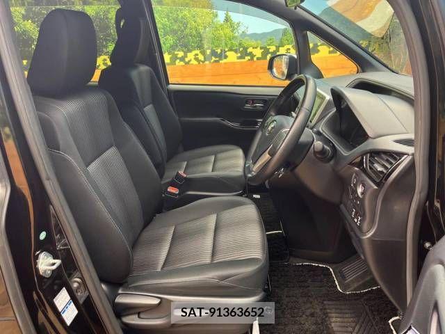Toyota VOXY 2018-03 321713-8