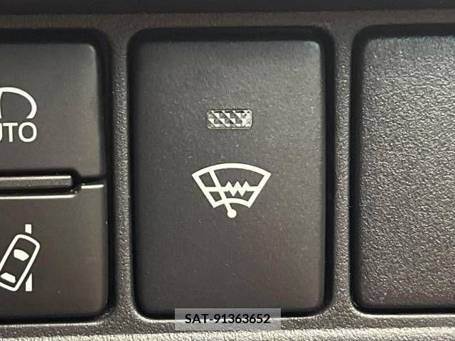Toyota VOXY 2018-03 321713-6